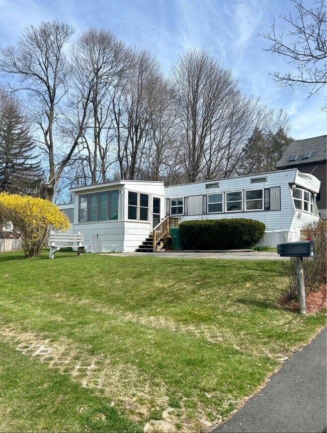 60 Front St, Clinton, MA 01510