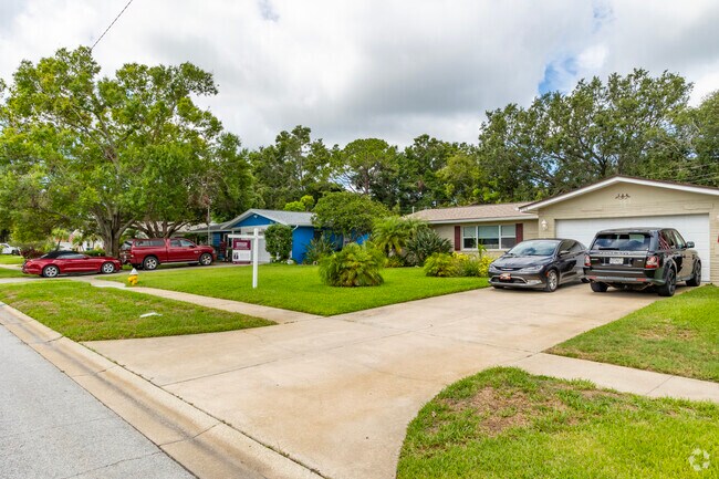The majority of the streets in Coachman have sidewalks.