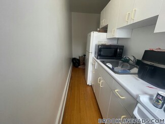 1539 Beacon St Unit 25, Brookline, MA 02446