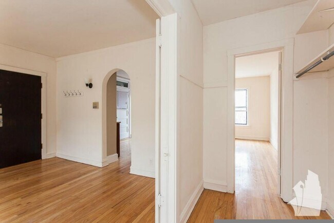 2100 W Ainslie St unit 2100-E2, Chicago, IL 60625 - photo 6