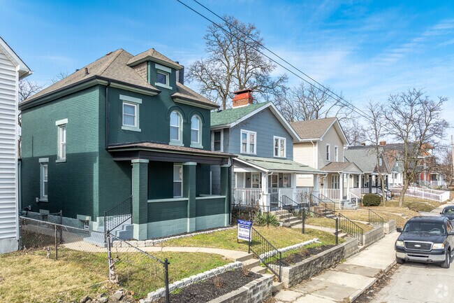 Mount Vernon features a mix of early 20th-century homes, including brick duplexes and single-family houses.
