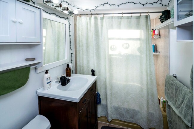 2211 E Holt Ave unit 2211A, Milwaukee, WI 53207 - photo 7