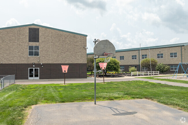 National Trail Elementary School has a student to teacher ratio of 16 to 1.