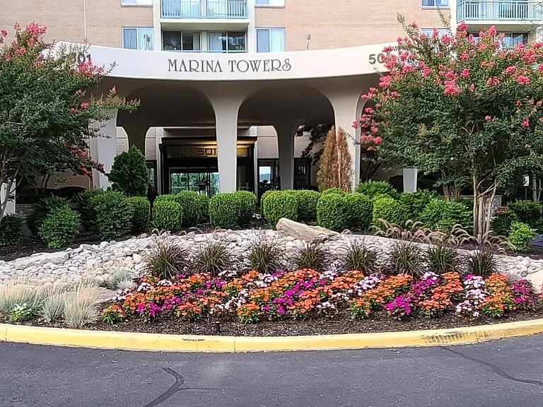 Marina Towers unit 313, Alexandria, VA 22314 - photo 1