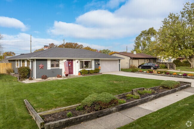 Brentwood Park is full of ranch-style houses with hipped roofs.