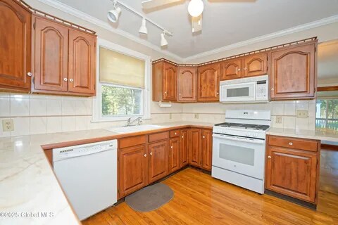2550 Troy-Schenectady Rd unit Left, Niskayuna, NY 12309 - photo 6