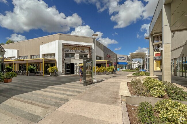 Right outside the Savannah neighborhood lies the shopping hub of the Sawgrass Mills Mall.