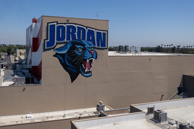 Jordan High School's jaguar mascot mural adds spirit in Long Beach.