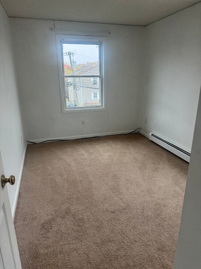 52 Charles St unit Stephen, New Britain, CT 06051 - photo 4