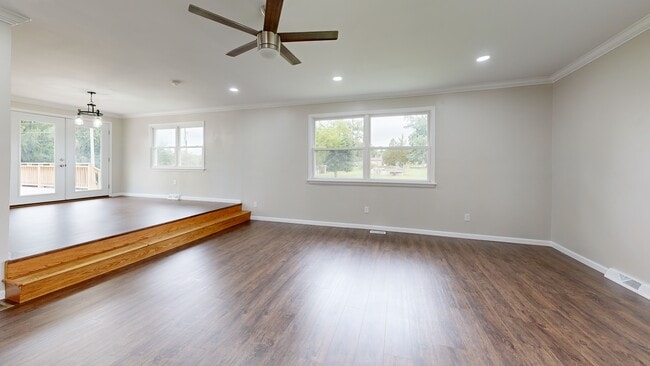 1005 2nd Ave, Manchester, PA 17345 - photo 2