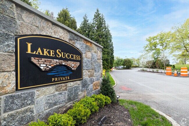 The entrance to the Lake Success Golf Club in Lake Success, New York.