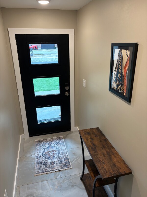 577 English St unit B-2, Bristol, TN 37620 - photo 3