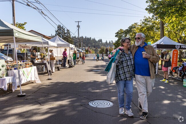 Roseway neighbors flock to Rocky Butte Farmers Market each Saturday.