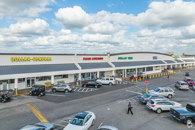 Numerous shopping plazas in Wimauma allow residents to get all their shopping done with ease.