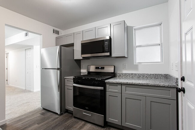 Retreat at Greenbriar, Atlanta, GA 30331 - photo 5