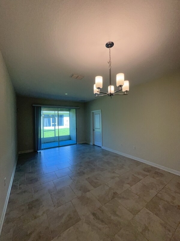 1058 Quaker Rdg Ln, Davenport, FL 33896 - photo 5