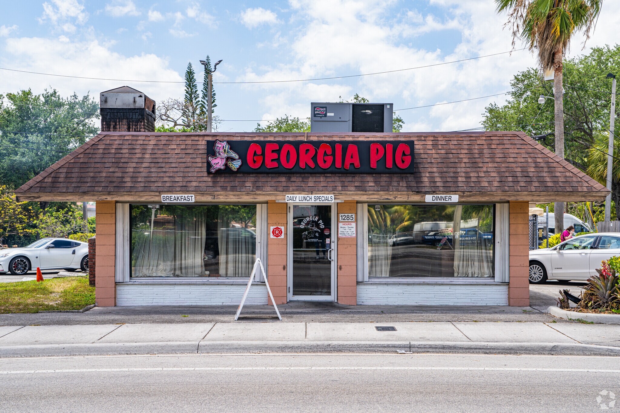 Georgia Pig BBQ tantalizes taste buds with its mouthwatering offerings in Broadview Park.