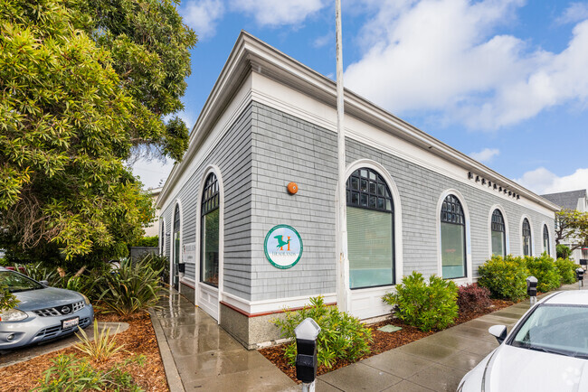 Headlands Preparatory School provides quality teachers in Sausalito.