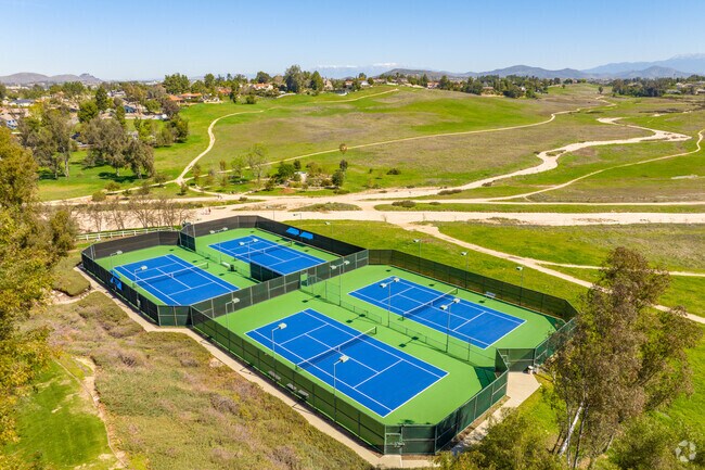 Serve up some fun at Meadowview’s community well-maintained tennis courts in Temecula.