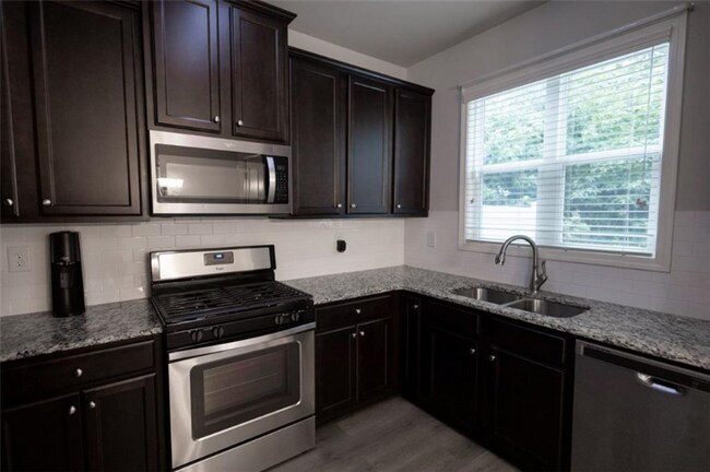 4727 Beacon Ridge Ln, Flowery Branch, GA 30542 - photo 6