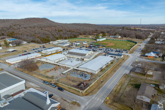 Dewar Elementary challenges students by offering an all-encompassing curriculum.