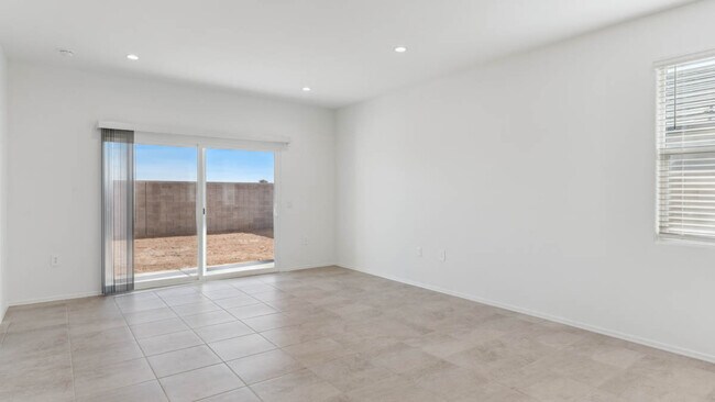 2072 W Sheridan Ave, Apache Junction, AZ 85120 - photo 7
