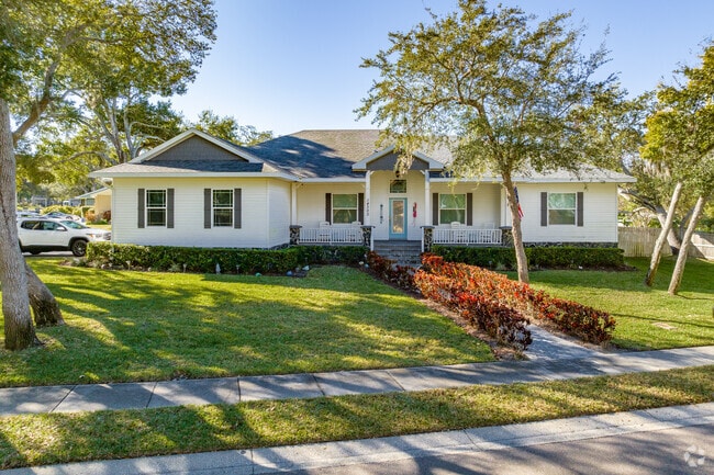 Pinellas Park homes feature lush landscaping and beautiful curb appeal.