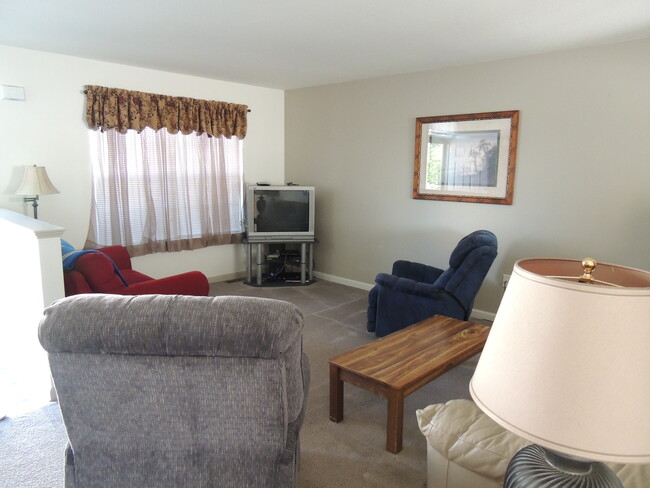 408 Knollwood Rd unit 1, Millersville, PA 17551 - photo 5