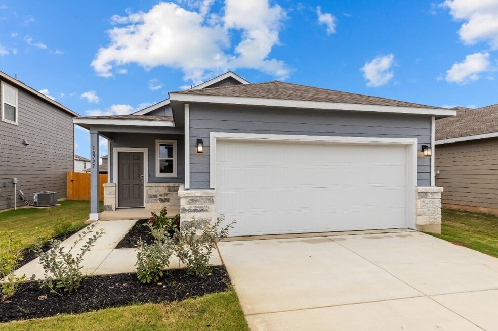 1535 Elvin Summit, von Ormy, TX 78073 - photo 1