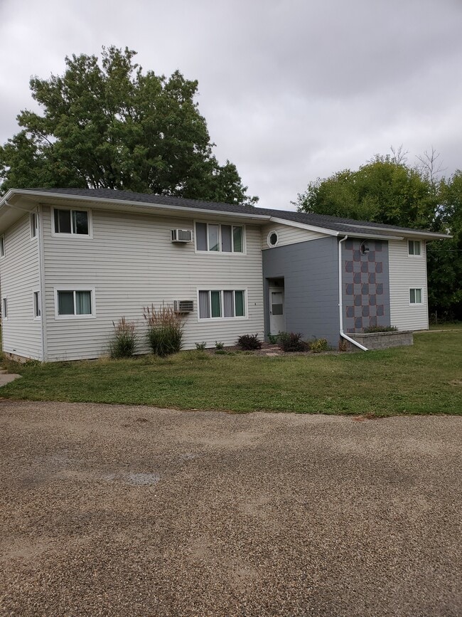 519 N Patsy St unit 1, Mediapolis, IA 52637 - photo 2
