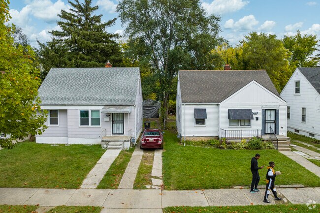 Vinyl-sided bungalows both with and without porches can also be found in Weatherby.