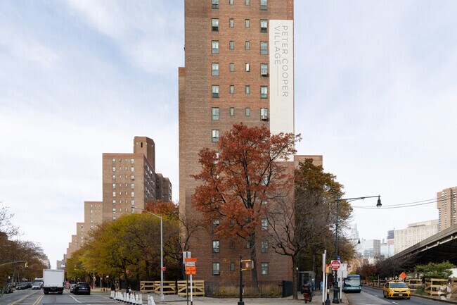 Peter Cooper Village apartments in Stuyvesant feature roomy interiors.