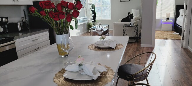 532 Cesar e Chavez Pkwy unit A, San Diego, CA 92113 - photo 2