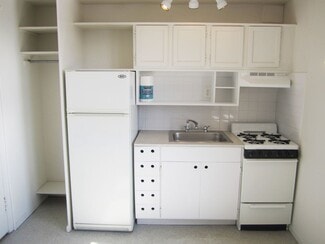 5734 N Winthrop Ave, Chicago, IL 60660