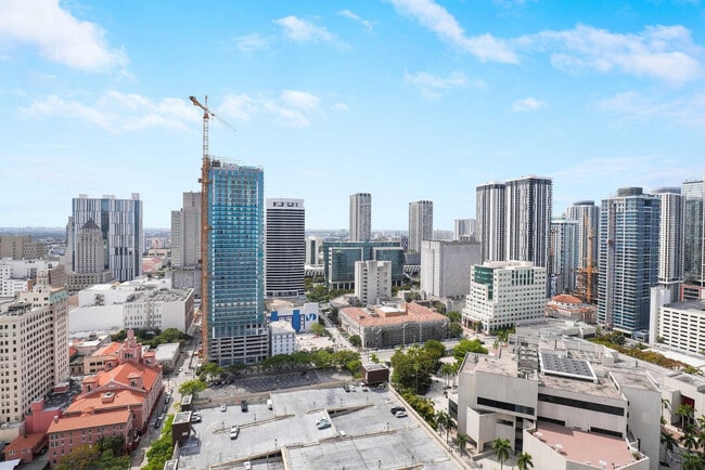 227 NE 2nd St unit FL31-ID1230857P, Miami, FL 33132 - photo 6