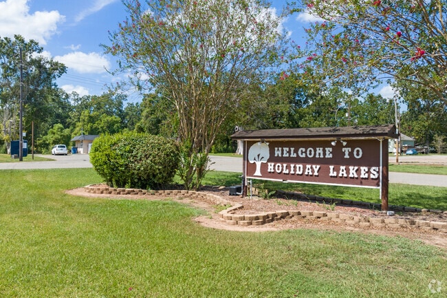 A close-knit community makes Holiday Lakes feel inviting.