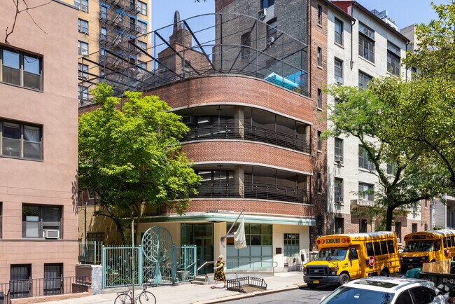 The courses at West End Day School encourage critical thinking and creativity.