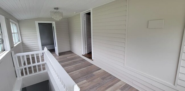 Sunroom - Entry to Unit B