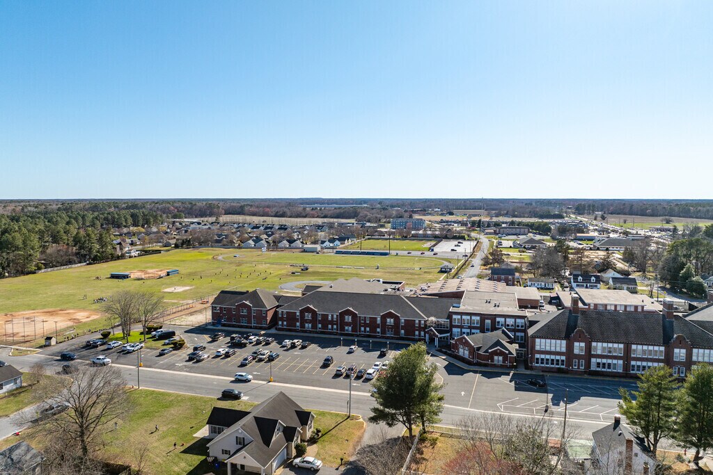 Georgetown Elementary School has received an overall rating of B from Niche.