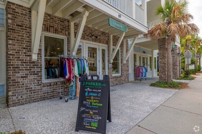 In Old Town Bluffton, you find nice small shops with unique items.