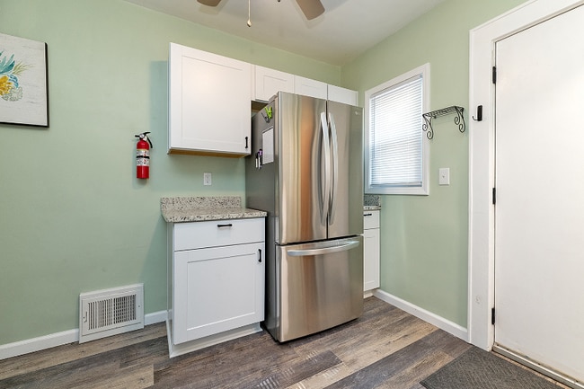 321 W Lapeer St, Lansing, MI 48933 - photo 3