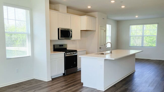 563 Yosemite Way, Mundelein, IL 60060 - photo 2