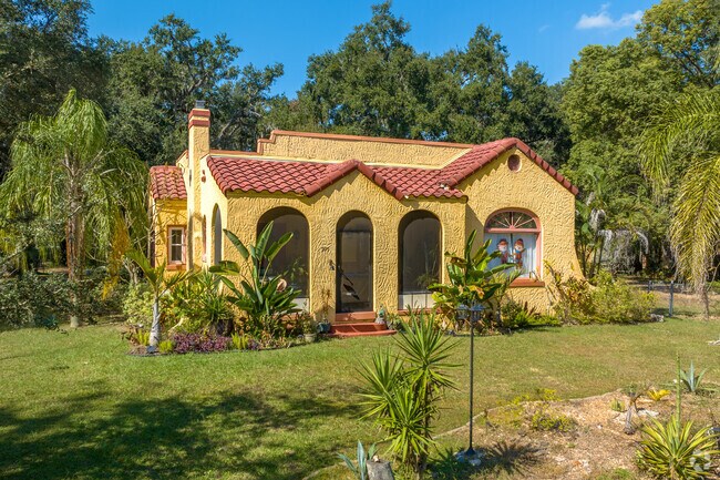Spanish Style homes can be found scattered throughout Bartow and are charming to the viewer.