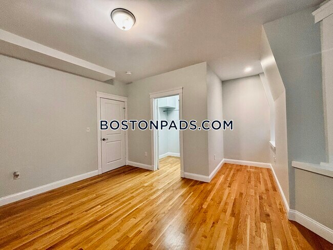 799 E 4th St, Boston, MA 02127 - photo 5