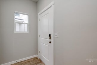 898 N Mirror Creek Way, Meridian, ID 83642