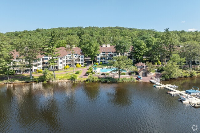 Kidder is a collection of homes and rentals for families who enjoy skiing in winter and relaxing at Big Boulder Lake in summer.