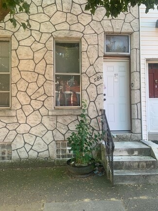 586 Clinton St, Camden, NJ 08103
