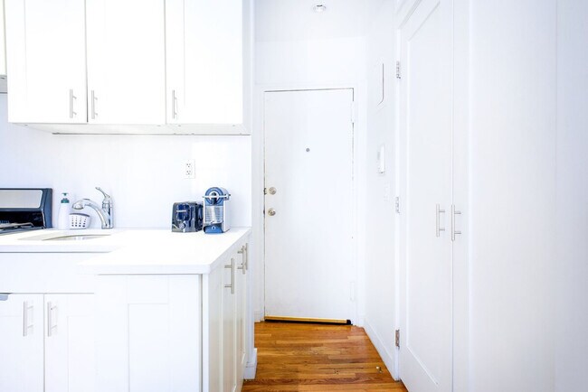 149 E 62nd St unit FL3-ID1021838P, New York, NY 10065 - photo 6