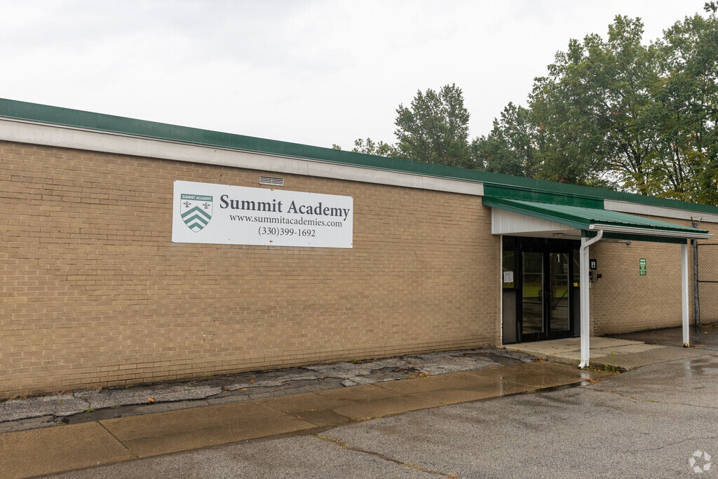 Summit AcademySchool provides education in the neighborhood of Northeast Warren.