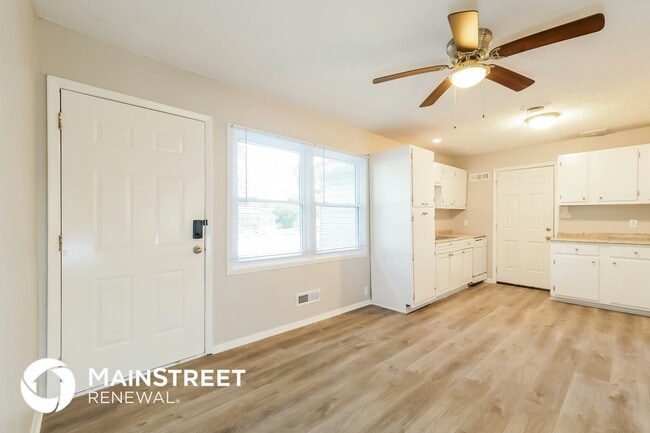 7810 E 112th St, Kansas City, MO 64134 - photo 2